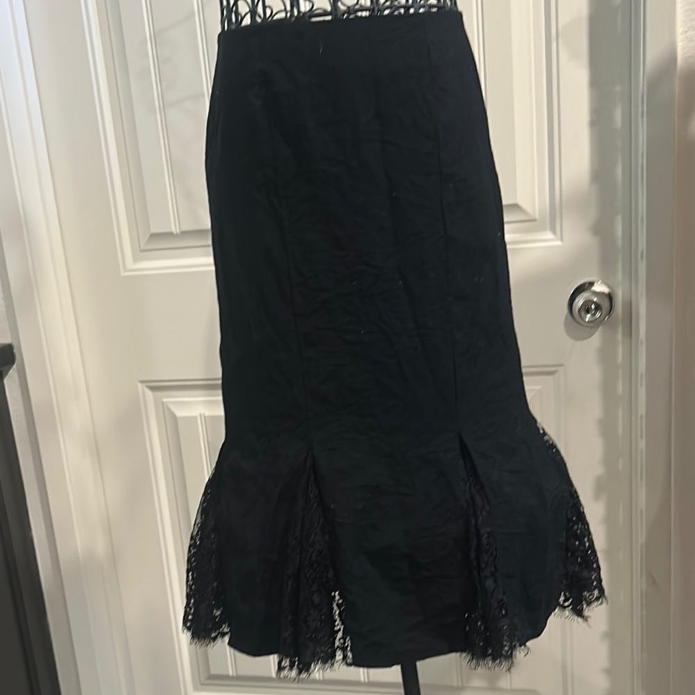 Elegant Black Lace Hem Skirt